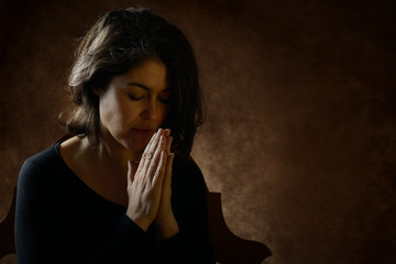 donna che prega