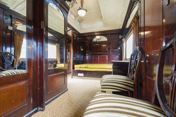 Luxurious vintage train carriage - 101576117