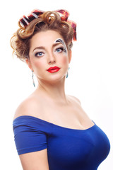 Naklejka premium Girl photographer with a creative makeup and hairstyle.