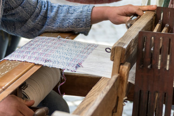 The spinning machine with a master's hand.