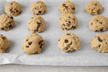 Türaufkleber chocolate chip coconut cookies dough, selective focus © SewcreamStudio