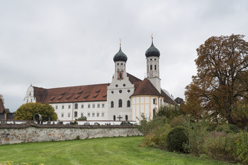 Fototapeta na wymiar Kloster Benediktbeuern 4