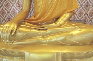 Gold Buddha statues