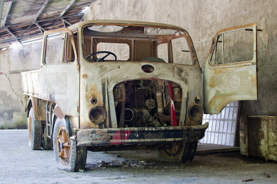 camion abbandonato