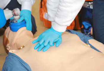 Kalp Masajı 911 ve 112 Ambulans © systemedic