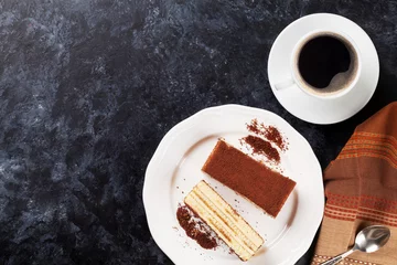 Rolgordijnen Tiramisu-dessert en koffie © karandaev