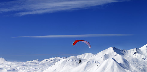 Panoramic view on sky gliding in snowy mountains at nice sun day