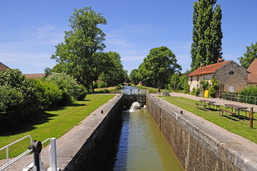 Fototapeta na wymiar Burgundy Canal