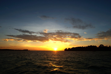 Fototapeta na wymiar beautiful sunrise over the sea