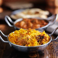 Zelfklevend Fotobehang Gerechten imdian food - chicken biryani in balti dish