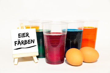 Utensilien zum Eier färben mit Leinwand