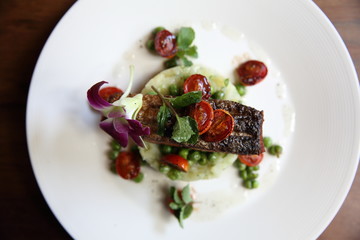 Grilled salmon with potato and vegetables