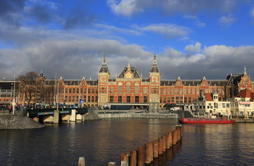 Fototapeta na wymiar City scenic from Amsterdam in the Netherlands with the central station