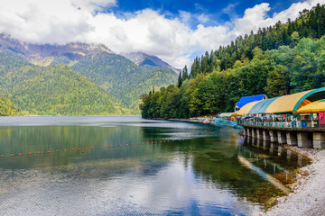 Fototapeta na wymiar Picturesque Alpine lake Ritsa, Abkhazia.