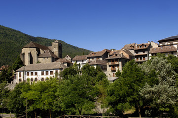 Fototapeta na wymiar Village of Hecho in the Valley of Hecho and Anso, Huesca province, Aragon, Spain