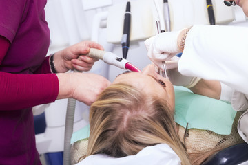Dentist examine patient's teeth
