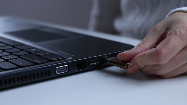 Insert the USB flash drive into the computer