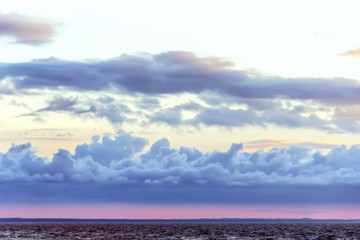 Obraz premium Colorful sky and clouds over sea