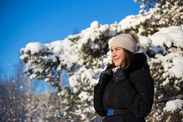 Fototapeta na wymiar portrait of happy woman in snowy winter forest