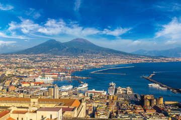Naples et le Vésuve en Italie