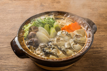 一般的な牡蠣の土手鍋　japanese Oyster Miso Hot Pot