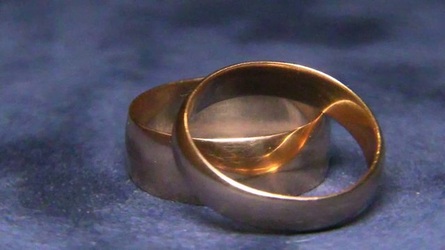 Gold wedding rings turning slowly