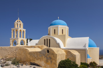 Fototapeta na wymiar Santorini yellow church