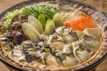 一般的な牡蠣の土手鍋　japanese Oyster Miso Hot Pot