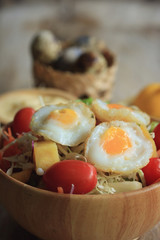 salad vegetable quail eggs