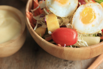 salad vegetable quail eggs
