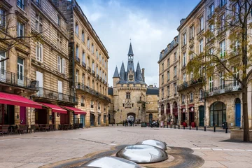 Fotobehang Place du palais et porte Cailhau à Bordeaux © FredP