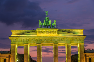 Puerta de Brandenburgo. Berlin, Alemania. - obrazy, fototapety, plakaty