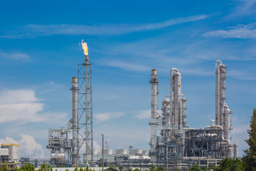 Obraz na płótnie Canvas Landscape view of oil refinery plant