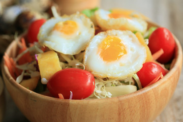 salad vegetable quail eggs