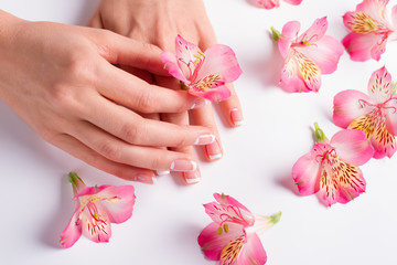 Obraz na płótnie Canvas Women's manicure with pink flowers.