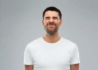 Obraz premium man wrying over gray background