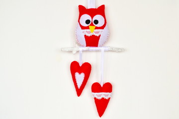 Red and white felt white owl on wood branch, 2 hearts - handmade toys