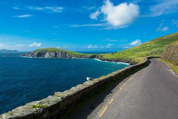 Enge Küstenstraße am Slea Head in Irland