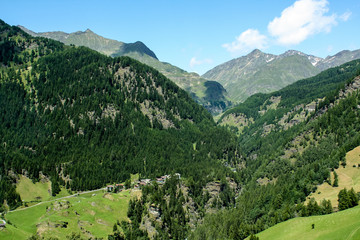 Fototapeta na wymiar A beautiful view of the Austrian Alps