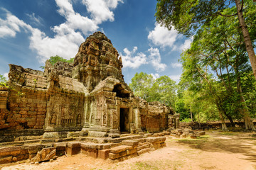 Fototapeta premium Side view of ancient gopura at Ta Som temple in Angkor, Cambodia