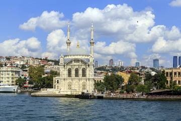 Fototapeta na wymiar Ortakoy mosque on European side,Istanbul, Turkey.