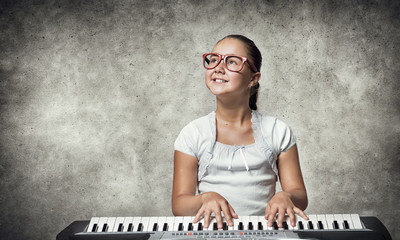 Kid girl play synthesizer