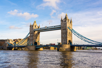 Fototapeta na wymiar View of the famous London Tower bridge in a sunny day