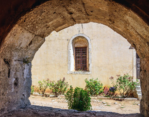 Fototapeta na wymiar Arch in Arcadi monastery on Crete island
