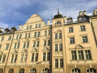 Fototapeta na wymiar Fassade eines klassizistischen Wohnhauses - Gründerzeit Mietshaus
