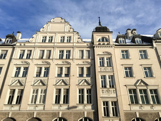 Fototapeta na wymiar Fassade eines klassizistischen Wohnhauses - Gründerzeit Mietshaus