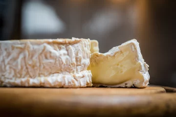 Fototapeten Whole camembert cheese © poplasen