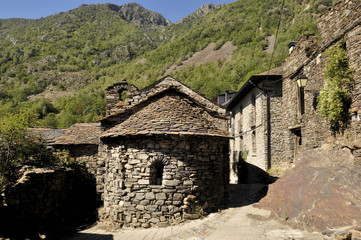 Fototapeta na wymiar Sant Roma church in the village of Aineto, Pallars Sobira, Pyrenees moutains, Lleida, Spain