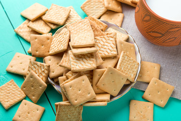 breakfast with crackers and milk