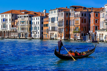 Fototapeta na wymiar Gondola on Canal Grande with Classic old house in the background